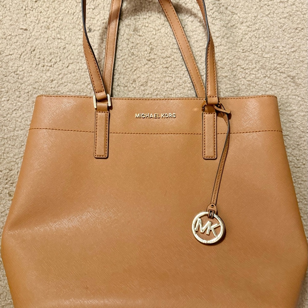 MICHAEL Michael Kors Tan Tote Bag with Structured Shape and Thin Straps